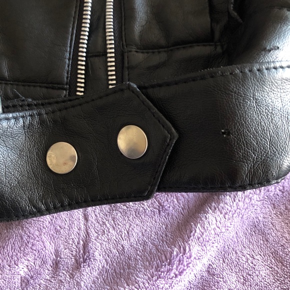 BB Dakota Black Leather Cropped Motorcycle Jacket - Picture 6 of 13